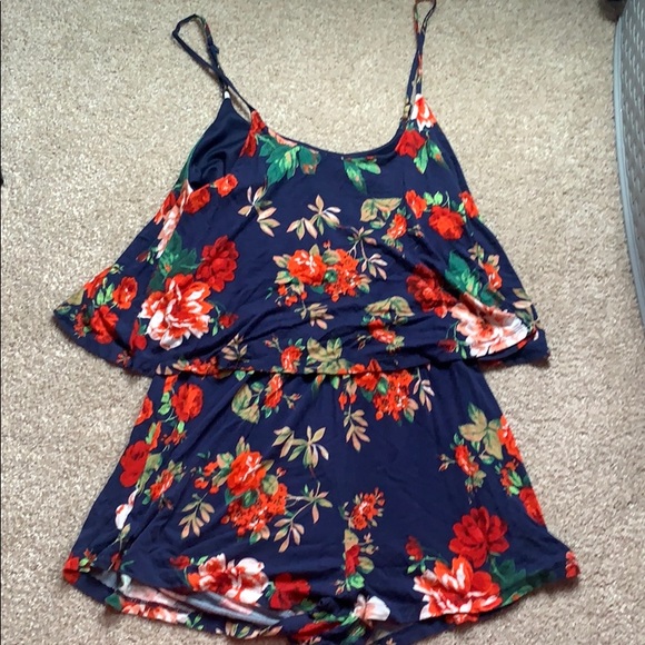 Floral Romper Size: Small - Picture 1 of 2